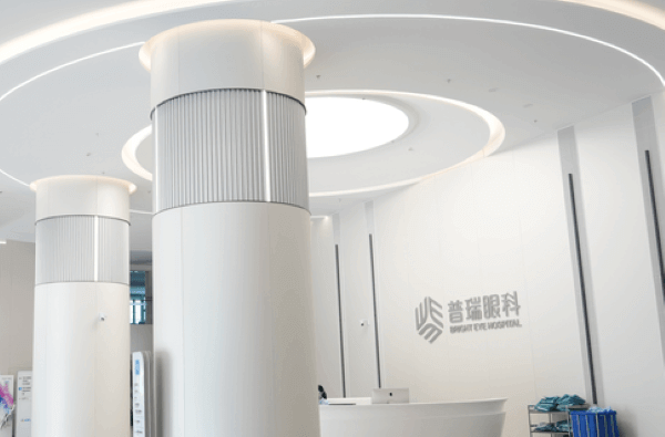深圳普瑞眼科醫(yī)院微創(chuàng)全飛秒公益活動，做近視手術(shù)贏巴黎浪漫游