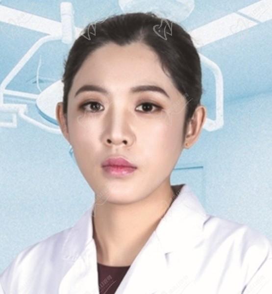 杏林房紅超個(gè)人資料簡(jiǎn)介:沈陽(yáng)眼部整形修復(fù)專(zhuān)家,預(yù)約掛號(hào)方式全解析